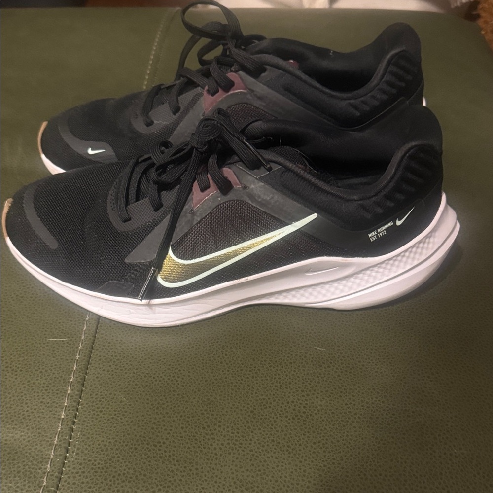 Nike Women's Black Quest 05 Running  Shoes, Size 8 , New Condition